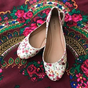 Nine West Patent Floral Flats Sz 8